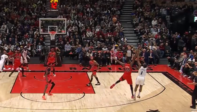  卡昂后防默契配合无间，筑起铜墙铁壁抵御对手狂攻